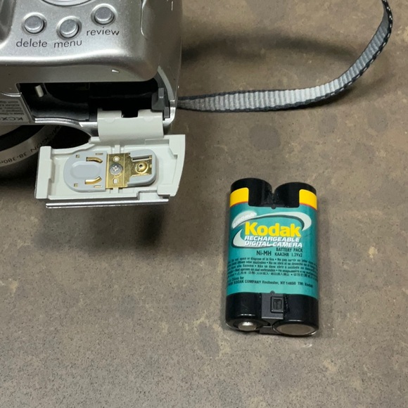 Kodak Easyshare Z710 7.1 MP Digital Camera - Picture 12 of 14